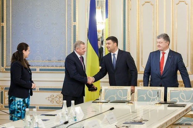 В октябре Украина разместила два выпуска еврооблигаций: 5-летние на $750 млн и 10-летние на $1,25 млрд.