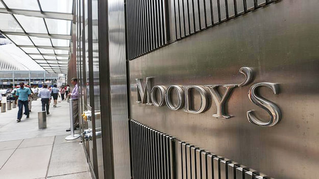 Міжнародне рейтингове агентство Moody's підвищило рейтинги семи українських банків: державних Приватбанку, Ощадбанку, Укрексімбанку та комерційних банків Південний, Промінвест, Райффайзен Банк Аваль, а також Сбербанку України.
