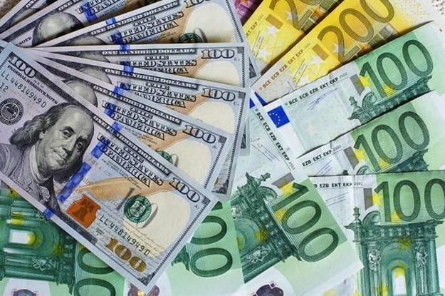 Доллар и евро подорожали на межбанке.
