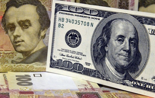 Доллар и евро за день немного прибавили на межбанке.