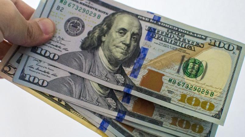 Справочное значение курса доллара на 25 января составило 27,82 гривен за доллар.