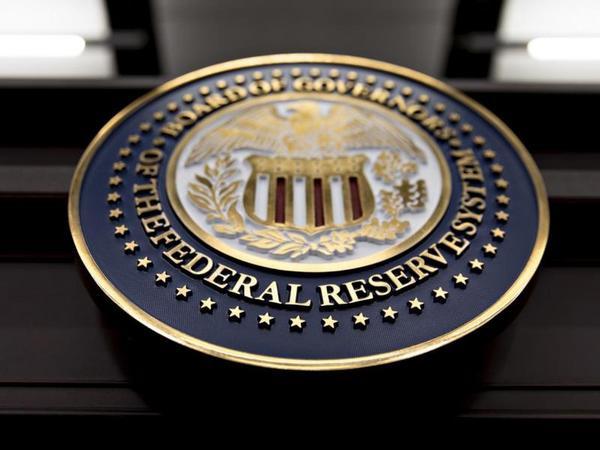 Федеральна резервна система за підсумками засідання 29-30 січня зберегла процентну ставку по федеральних кредитних коштах в діапазоні від 2,25% до 2,5% річних.