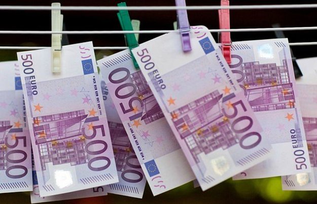 В Україні почали виявляти якісні підробки євробанкнот великих номіналів.