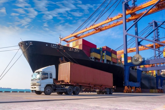 Импорт товаров за год вырос существеннее экспорта — на 14,0%, до 56,3 млрд дол.