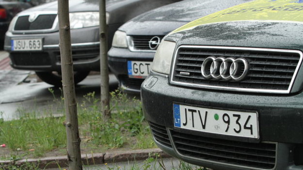 Від митного оформлення автомобілів з іноземною реєстрацією в бюджет надійшло майже 4,1 млрд грн.