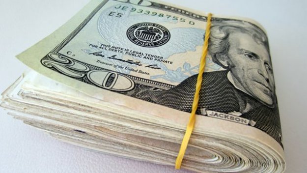 За первую неделю сумма продаж валюты банком долларов составила 7,1 млн долларов, а покупки — 2,6 млн долларов.