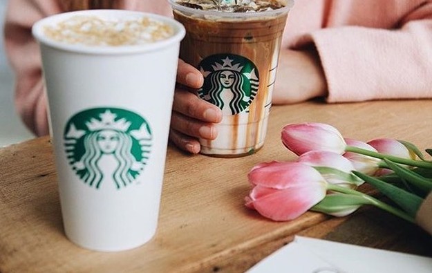 Американская сеть кофеен Starbucks впервые рассказала о зарплатах своих сотрудников.