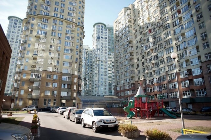 Вартість квадратних метрів у новобудовах спальних районів Києва та його передмісті практично зрівнялась.