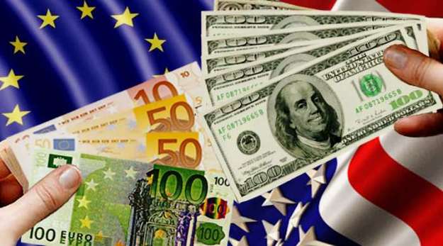 Доллар и евро за день немного подорожали на межбанке.