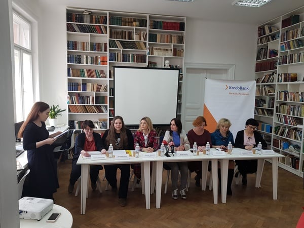 Кредобанк выступил генеральным партнером 15-го Всеукраинского конкурса детского чтения «Книгомания» для учеников 7-х классов, который происходит в течение марта-апреля 2019 года, и начал для участников специальный конкурс «Читаем с KredoBank», главным при