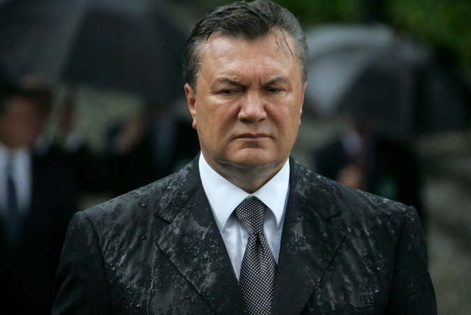 Евросоюз продлил санкции в форме заморозки активов экс-президенту Украины Виктору Януковичу и его соратникам еще на один год — до 6 марта 2020 года.