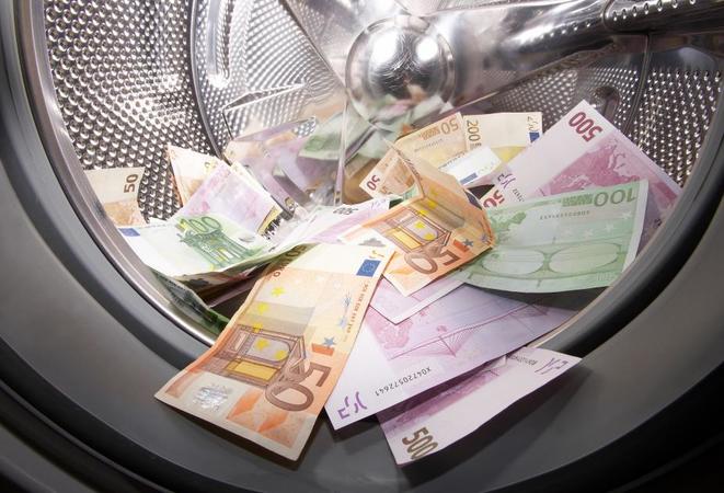 У скандалі з відмиванням «брудних» російських грошей в Європі замішані близько десяти великих банків.