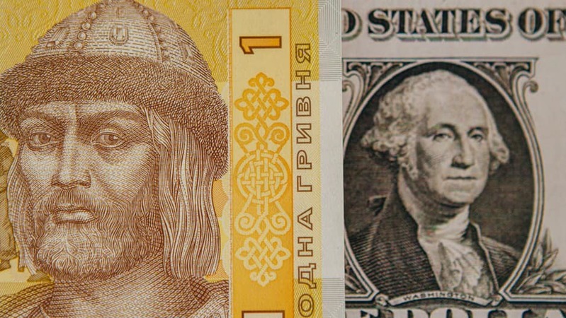 Від початку року станом на 7 березня офіційний курс гривні зміцнився на 4,4% до 26,48 гривень за долар.