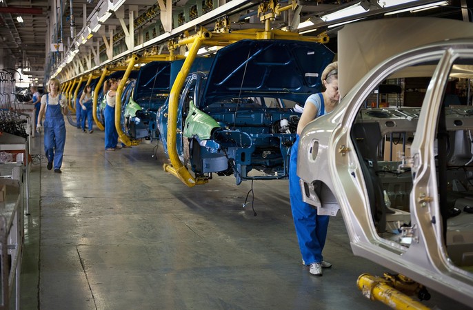 Объемы производства автомобилей в Украине в феврале сократились на 65% относительно предыдущего месяца.