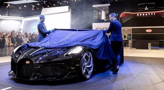 Найдорожчий на сьогодні автомобіль Bugatti La Voiture Noire продали на Женевському автосалоні за 11 мільйонів євро.