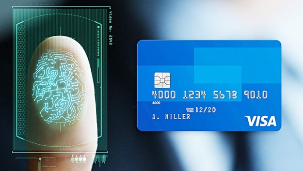 Британский банк Natwest тестирует новую платежную NFC-карту со встроенным сканером отпечатков пальцев.