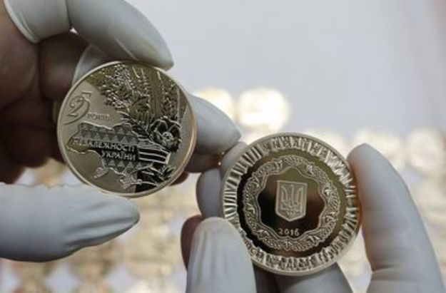 14 березня відбувся аукціон з продажу золотих пам'ятних монет 25 років незалежності України, на якому Національний банк запропонував для реалізації дев'ять монет.