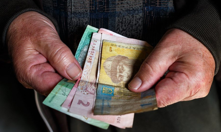 У квітні пенсіонери отримають другу частину одноразової доплати до пенсії у розмірі 1,205 тисяч гривень.