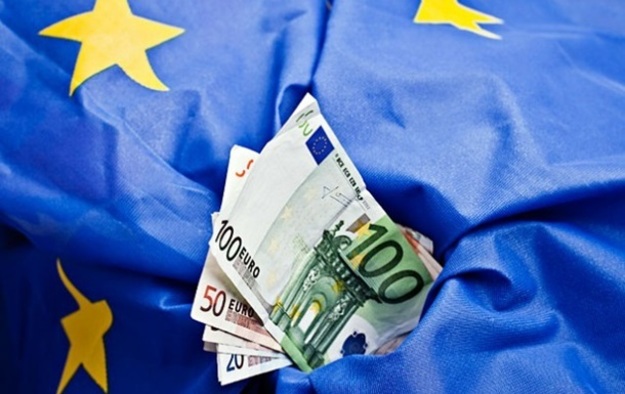 Министр иностранных дел Люксембурга Жан Ассельборн пообещал, что его государство предоставит Украине финансовую помощь в размере 500 тысяч евро на гуманитарные проекты.