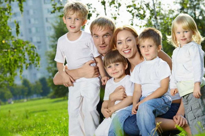 З 1 квітня 2019 року в Україні збільшать допомогу багатодітним сім’ям.