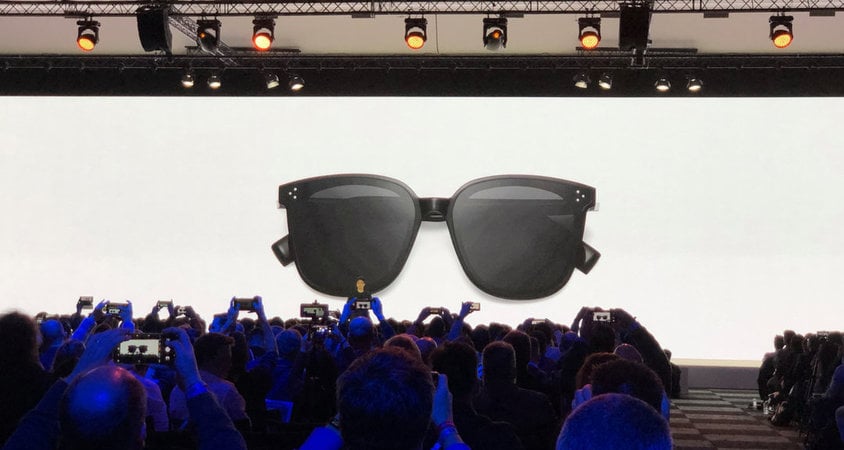 26 березня компанія Huawei на презентації своїх нових флагманських смартфонів Huawei P30 Pro і P30 в Парижі, представила також окуляри Smart Eyewear.