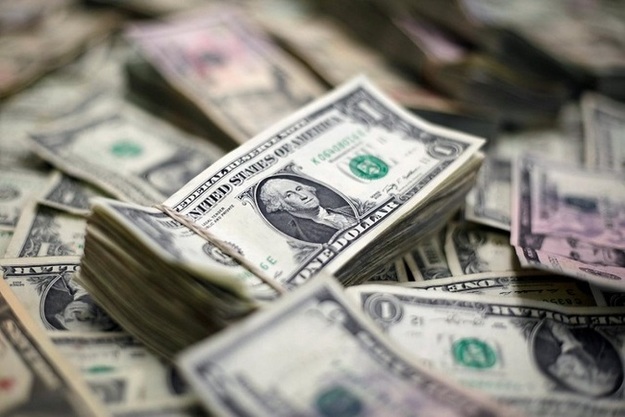 На открытии межбанка американский доллар снизился в покупке и в продаже на 9 копеек.