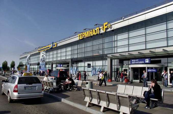 Цена парковки возле терминала F в Международном аэропорту «Борисполь» выросла в два раза, а скидки отменены.