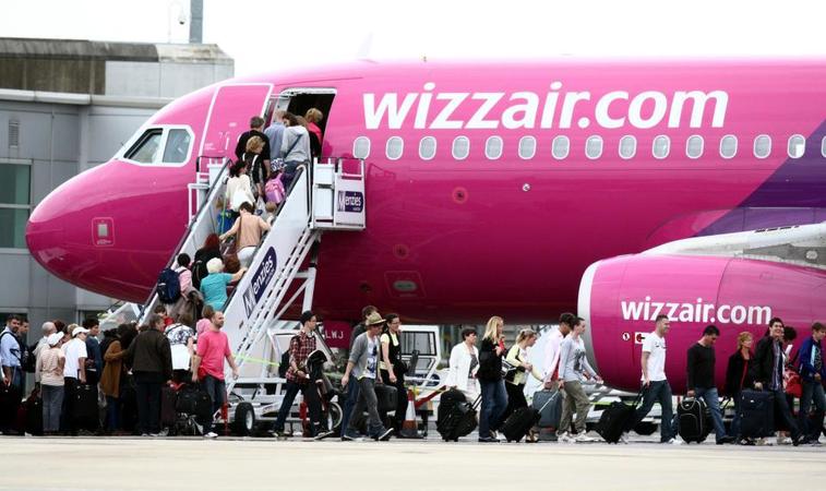 Венгерский лоукост Wizz Air с апреля повысил стоимость услуги приоритетной посадки Wizz Priority и регистрируемого багажа.