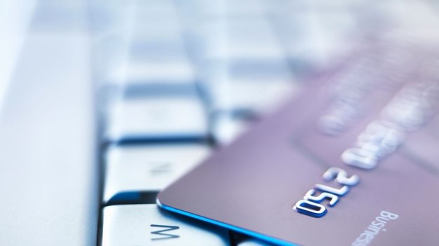 Биржа криптовалют Coinbase выпустила на территории Великобритании пластиковую дебетовую карту, которую можно использовать для оплаты в магазинах или на сайтах в интернете.