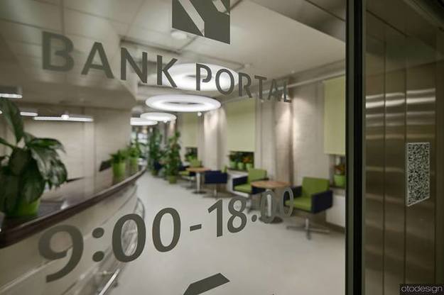 Фізична особа Ігор Колосніцин безпосередньо сконцентрував 100% акцій банку «Портал» (Київ).