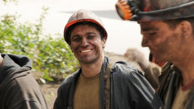 Понад 10 тисячам українських шахтарів в Донецькій області, які працюють на восьми підприємствах-партнерах «Донецьксталі», підвищать зарплати, в середньому на 15%.