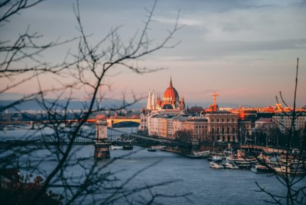 С августа 2019 в Будапеште начнет действовать запрет на полеты в ночное время.