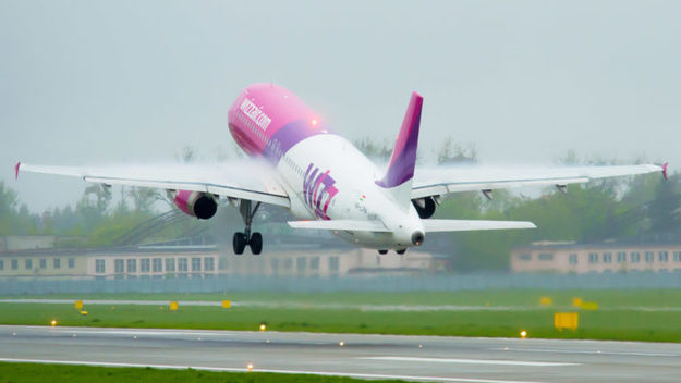 Wizz Air 2 травня розпочав великий одноденний розпродаж квитків на всі свої напрямки, в тому числі з України.