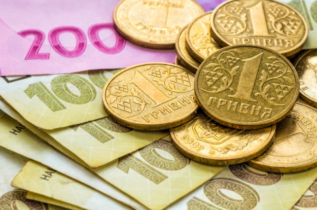 Министерство финансов повысило прогноз суммы, которую до конца года Украина должна выплатить по государственным долгам на 17,23 миллиарда гривен.