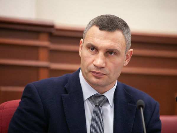 Мэр Киева Виталий Кличко заявил, что собирается уже в следующем месяце повысить штрафы за незаконную парковку в Киеве.