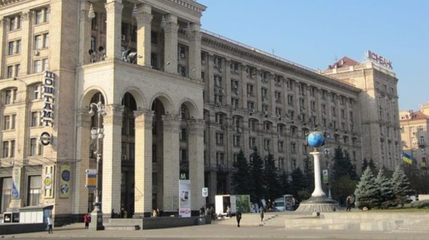«Укрпочта» не видит необходимости в использовании здания Главпочтамта в Киеве и хочет его продать, но для этого компании необходимо получить разрешение правительства.