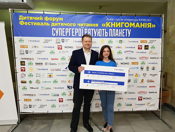 Кредобанк вручил главный приз победителю конкурса «Читаю с KredoBank — еду в Варшаву!