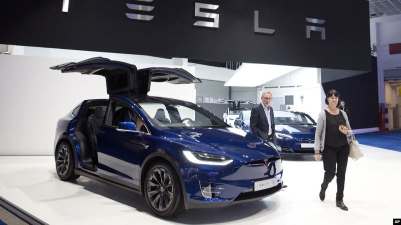 Американский производитель электрокаров Tesla может обанкротиться через 10 месяцев, если радикально не пересмотрит бюджет.