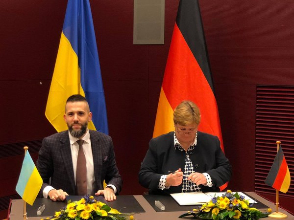 У Києві сьогодні був підписаний протокол про виділення Німеччиною Україні технічної та фінансової допомоги в розмірі 82 мільйонів євро.