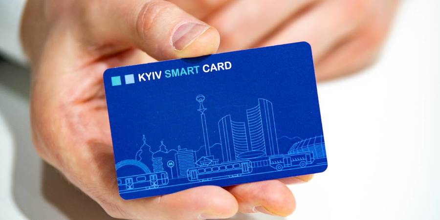Відтепер власники техніки з операційною системою iOS мають можливість додати Kyiv Smart Card в Apple Wallet і оплачувати проїзд за допомогою своїх гаджетів.