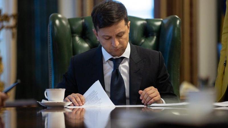 Президент Владимир Зеленский подписал указ о роспуске Верховной Рады.