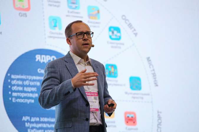 КМДА презентувала додаток Kyiv Smart City, що об’єднає у смартфоні всі міські електронні сервіси.