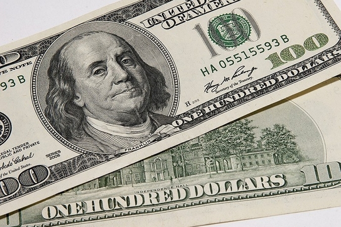 На открытии межбанка американский доллар в покупке подорожал на 7 копеек, в продаже — на 9 копеек.