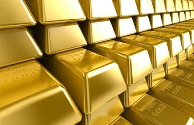 Стоимость золота продолжает расти из-за увеличения спроса на драгметалл после усиления торговых рисков на прошлой неделе.