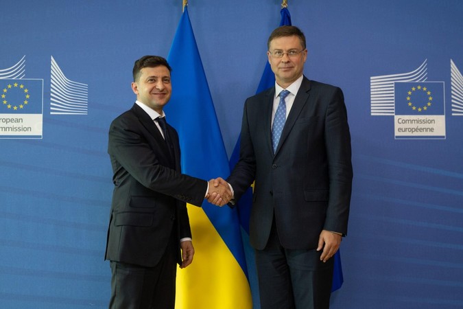 4 червня президент України Володимир Зеленський зустрівся з віце-президентом Європейської комісії Валдісом Домбровскісом.