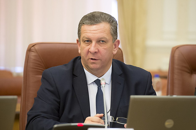 Міністр соціальної політики Андрій Рева назвав «повною дурнею» введення з 1 червня штрафів за борги по комунальним послугам.