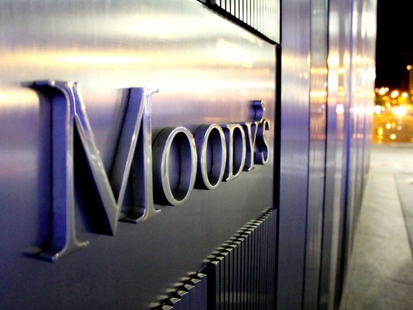 Агентство Moody's изменило прогноз банковской системы Украины на «стабильный» с «позитивного», указав на риски, связанные с ростом потребительского кредитования.