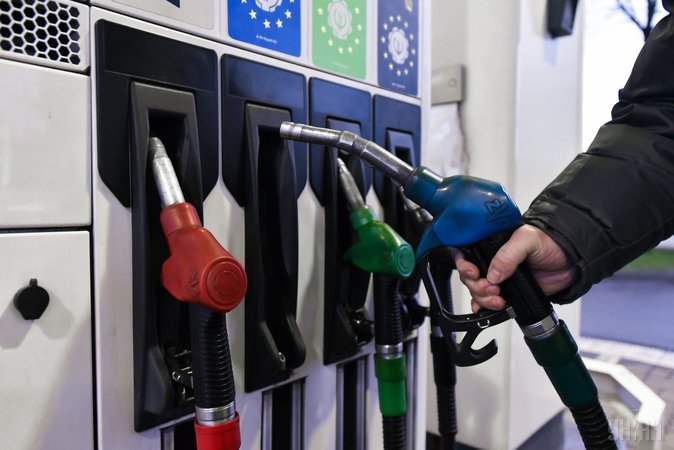 В ближайшие несколько недель бензин и дизтопливо могут подешеветь еще на 2-3 грн, учитывая отрицательную динамику мировых цен.