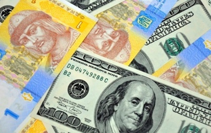 На открытии межбанка американский доллар в покупке подешевел на 3 копейки, в продаже на 3 копейки.