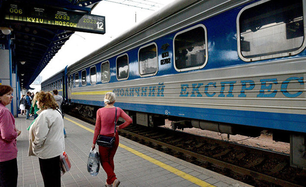 Премьер Владимир Гройсман заявил, что Украина не может разорвать железнодорожное сообщение с Россией из-за обязательств перед Евросоюзом, передает Liga.net со ссылкой на телепрограмму «Оппозиция».